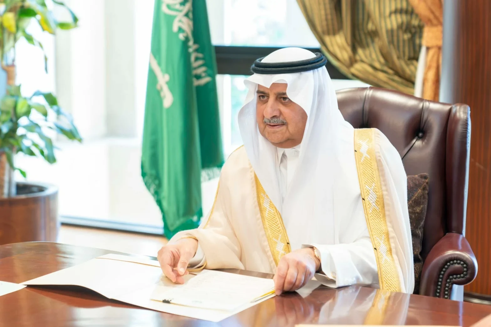 أمير تبوك يستعرض تقرير الحالة المطرية ونسب إنجاز المشاريع