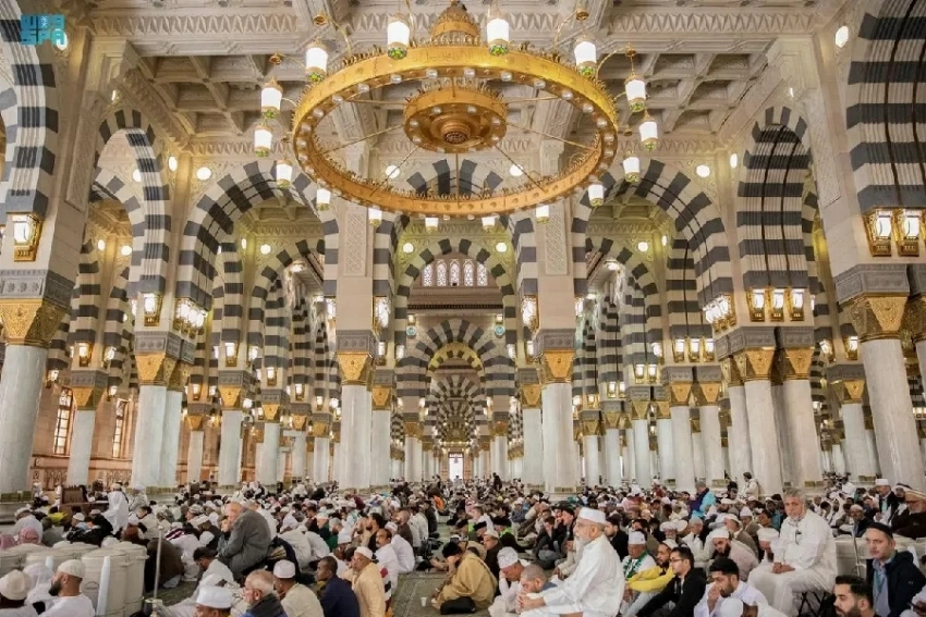 خطبتا الجمعة بالحرمين تؤكدان ترسيخ الإيمان وتعزيز وحدة المسلمين وتآلفهم