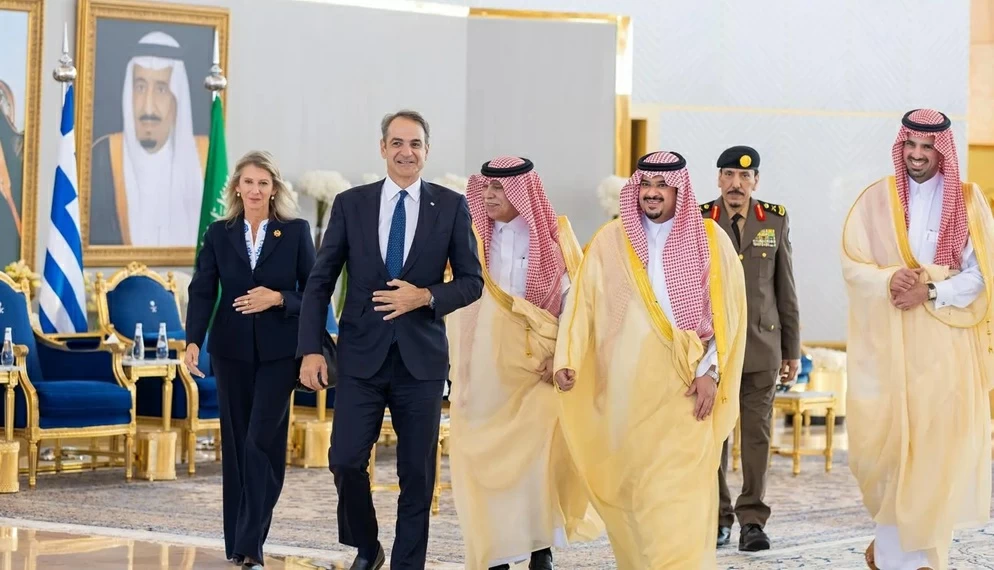 رئيس وزراء الجمهورية الهيلينية يصل الرياض وفي مقدمة مستقبليه نائب أمير المنطقة