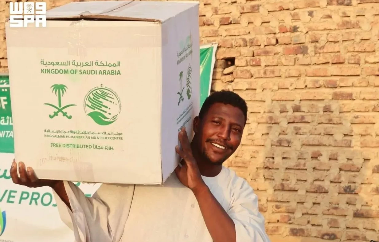 «سلمان للإغاثة» يوزع 500 حقيبة إيوائية في محلية ربك بولاية النيل الأبيض في السودان