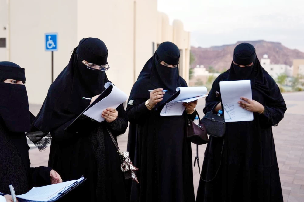 مشاركة 15 سيدة في «المشي الاستكشافي» لتقييم سلامة المشاة في العلا